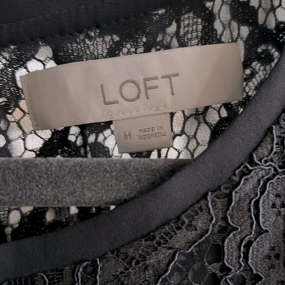 LOFT lace top with ruffle sleeves - Picture 2 of 6